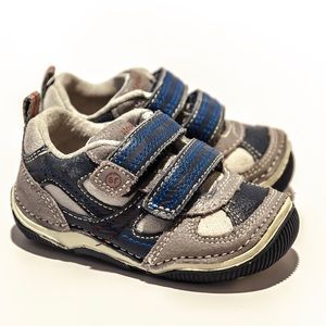 Stride Rite leather upper tennis shoes. Very cute.